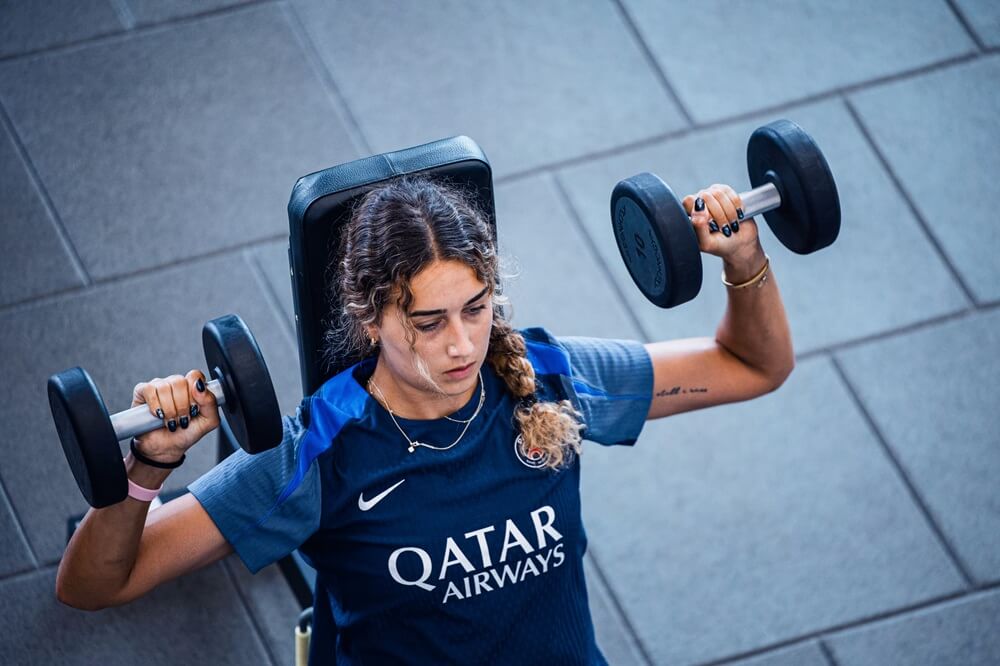 Preparación física en el gimnasio del campus de Évian